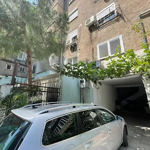 Le Petite Tirana
