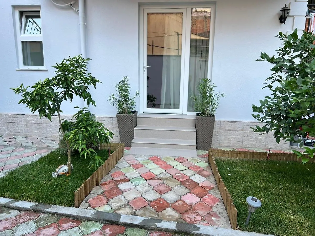 Homestay Florent'S Superb Studio, Free Parking & Garden!! Tirana